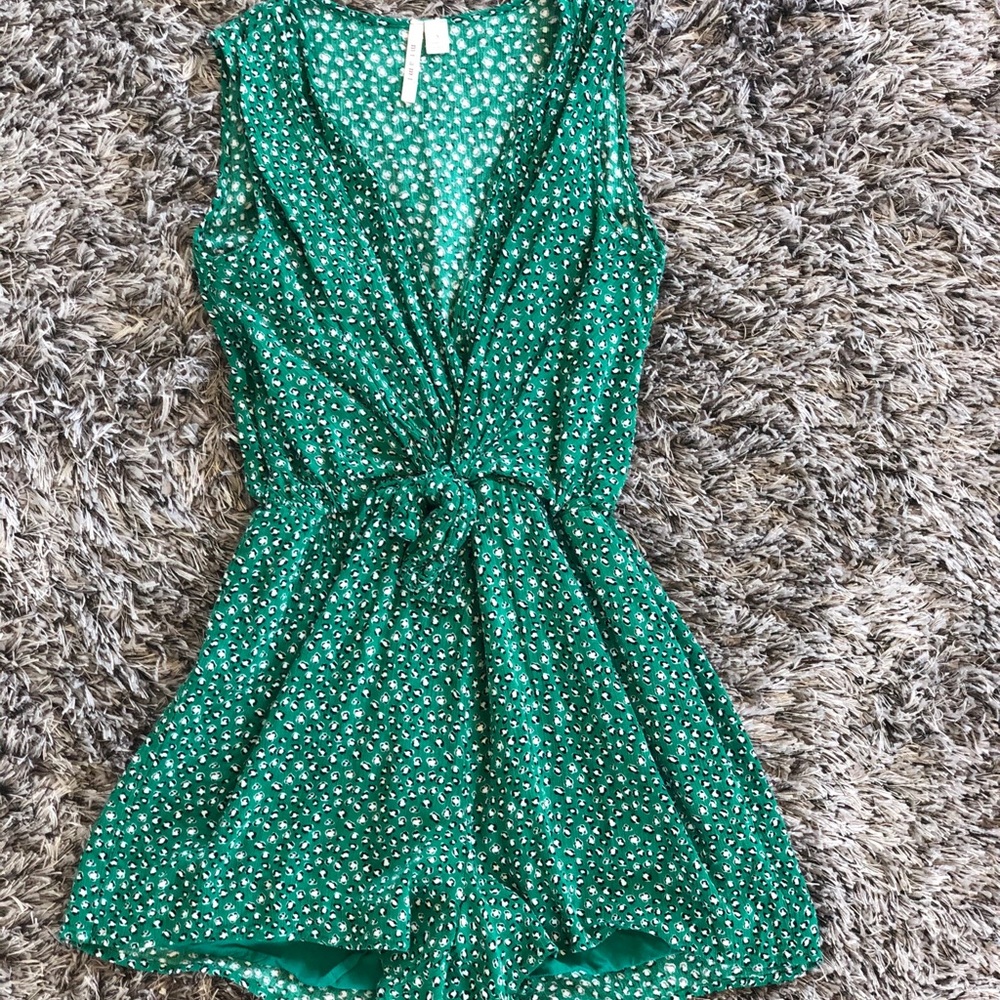 Francesca’s Boutique Green Cheetah Print Romper